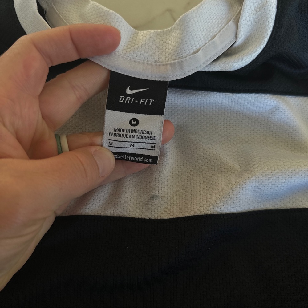 Nike tee - Picture 4 of 5